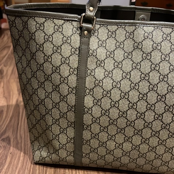 A 409- 💯 % authentic Gucci shoulder bag - Picture 7 of 16